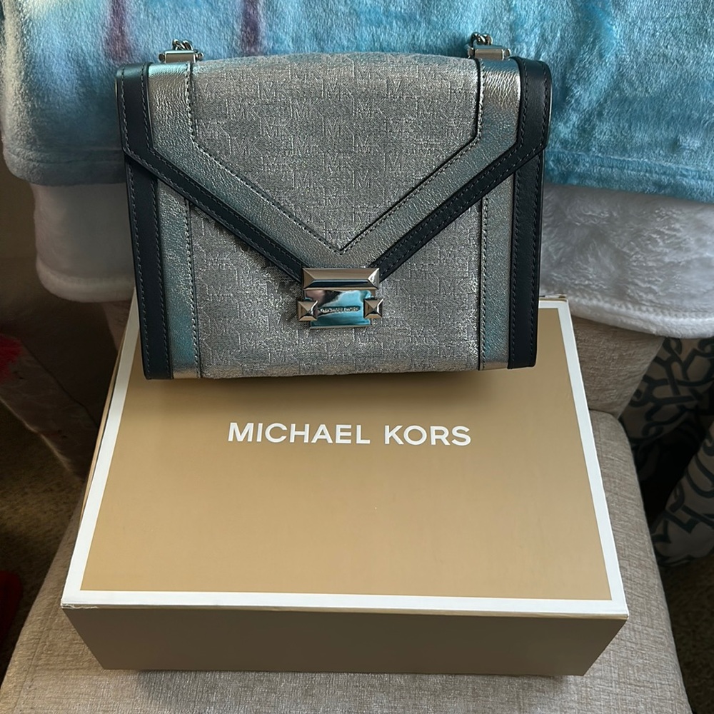 SOLD EUC Michael Kors Whitney Shoulder bag, black/silver